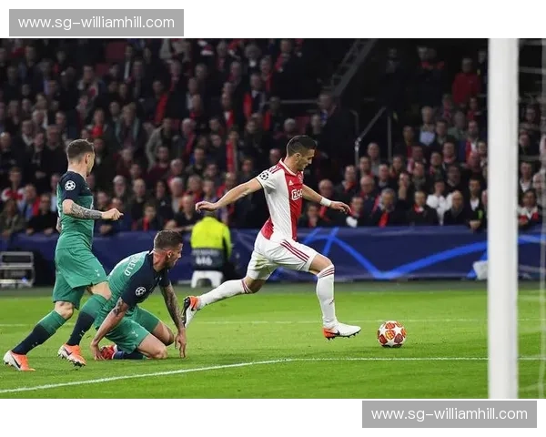 巅峰对垒的宿命之战:埃因霍温与热刺,当攻势足球撞上英伦铁骑